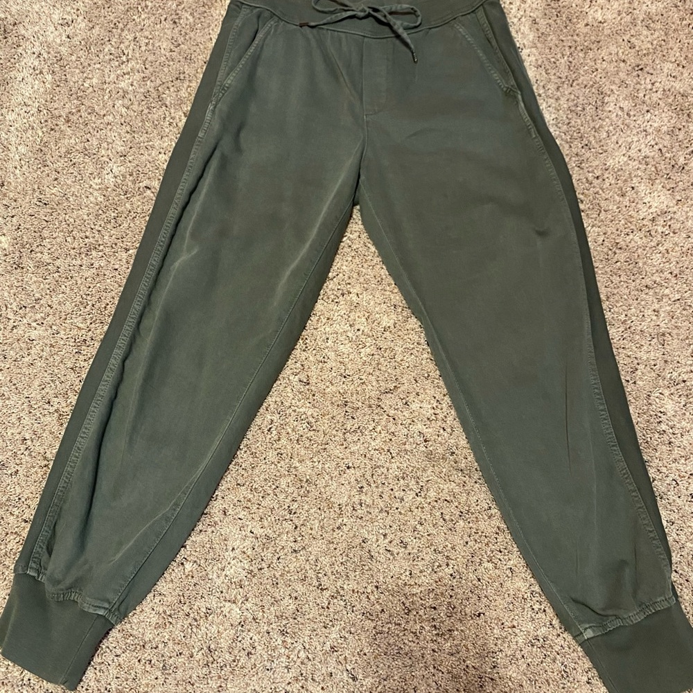 Gap khaki joggers